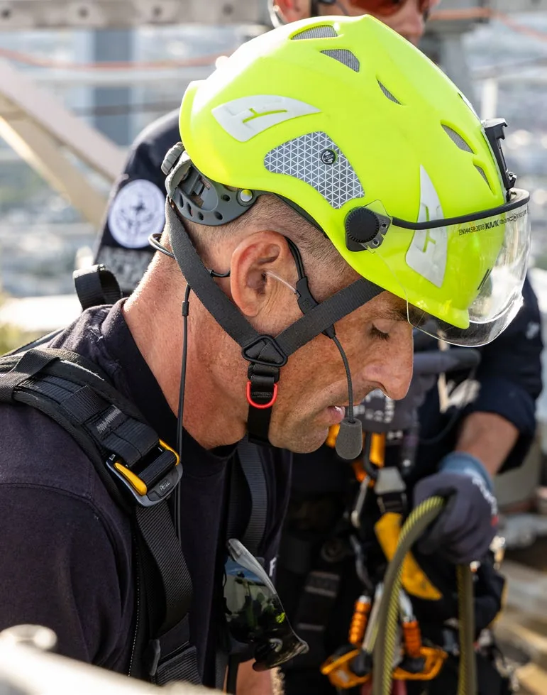 CeoTronics headset voor handsfree communicatie bij werkzaamheden op hoogte
